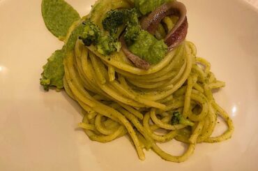 Spaghetti broccoli & anchovies