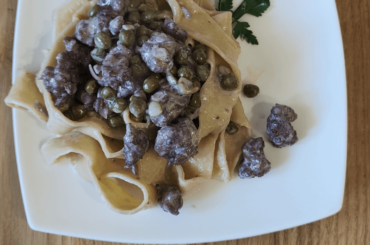 Tgliette con salsiccia e piselli