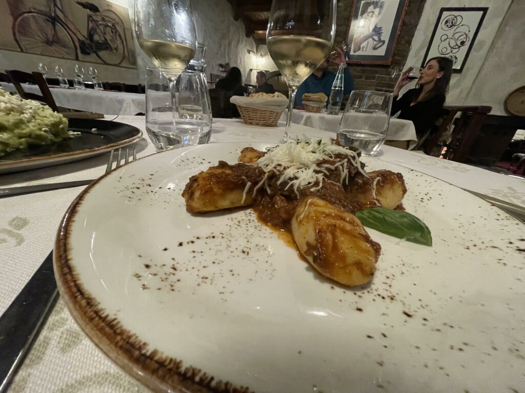 The culurgiones with slow cooked boar stew at Il Vecchio Mulino (Sassari) are absolutely amazing. 🐗 Lovely food experience, atmosphere and service.