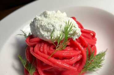 Spaghetti alla Barbabietola con Formaggio Capra con Aneto