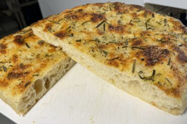 Garlic Rosemary Sourdough Focaccia!