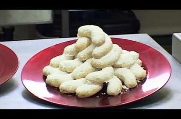 Regional Italian Cuisine Kourabiedes for Christmas