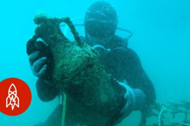 Aging Wine at the Bottom of the Sea