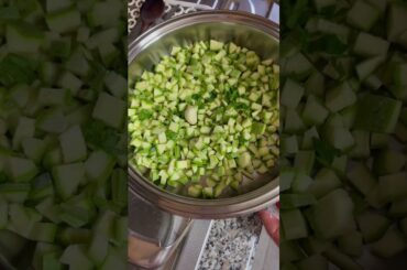 Italian recipes #34 : Pasta, courgettes and prawns #short #shorts #food #foodie #recipe #eating