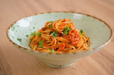 Homemade Spaghetti in Tomato Sauce - an Easy and Delicious Italian Classic.
