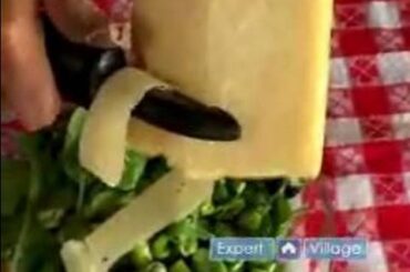 Traditional Italian Recipes : How To Arrange & Present a Traditional Italian Arugula Salad