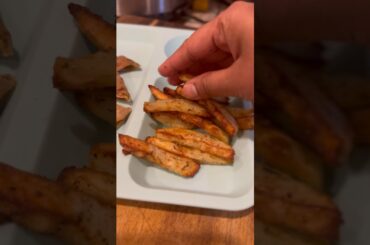 This is one of my go to recipe and my toddler’s favorite | Potato Fries in air fryer #fries #shorts