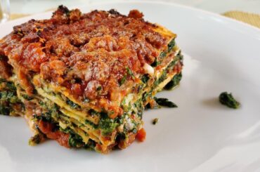 Fresh lasagne with ragú, bechamel, spinach and lots of Parmigianino cheese