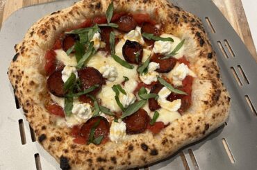 1st time on a Roccbox, 60% hydration on both but two massively different amounts of yeast. Both turned out great!