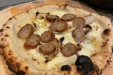 White pizza… Italian sausage & Onions WFO
