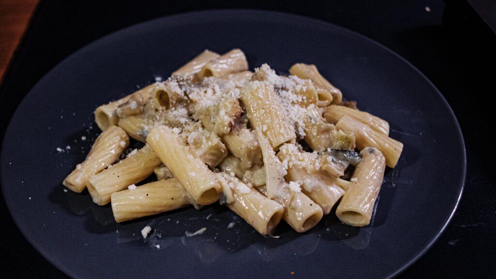 Rigatoni with aubergines and gorgonzola. i ate this 2 years ago while on a trip to Italy and remake it home and i made it with some help from this sub. it's a lot creamy than it looks XD