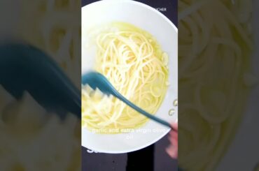 easiest Italian pasta recipe you can make #shorts #aglioolio #aglioeolio #pasta