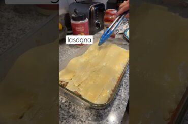 Grandmas Lasagna Saturdays #ytshorts #food #cooking #hungry #spanish #yum #eating #fyp #shorts #feed