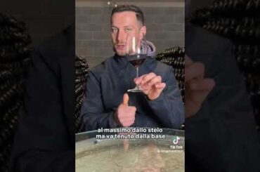 Come tenere in mano un calice #shorts