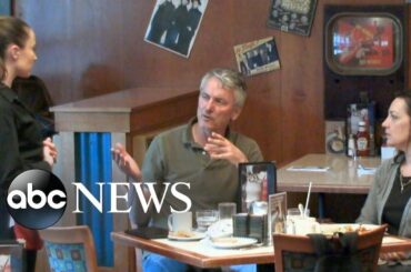 Couple refuses to leave a tip for their lesbian waitress l What Would You Do