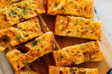 roasted#roastedgarlic#garlicbread#roastedgarlicbread #bread #cheesybread#roasted garlic bread recipe