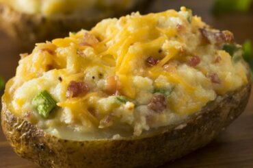 Old-School Dishes You Should And Shouldn't Order At A Steakhouse