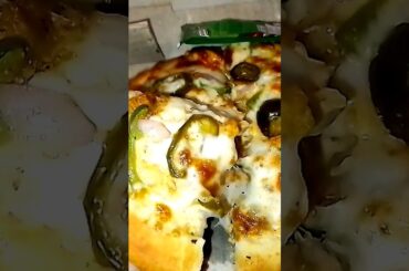 MUKBANG EATING PIZZA #pizzalover #pizzahut #pizza #pizzatime #italy #chess #foodies #pizzaria