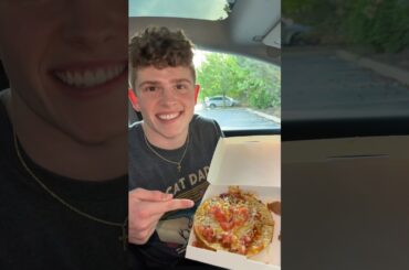 Eating Taco Bell’s Mexican pizza and doing a cheese pull test!