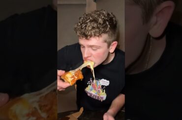 Eating Chicago Oven Grinders Pizza Pot Pie and doing a cheese pull test!