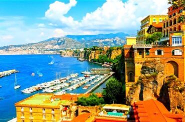 Exploring the Most Beautiful Place in Sorrento Italy - Sorrento Beach - Walking Tour 4K UHD