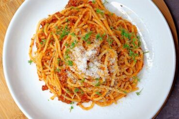 Spaghetti Bolognese | Italian Cuisine | Pasta/Spaghetti in Bolognese Meat