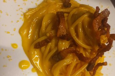 Spaghetti e mezzi paccheri alla carbonara