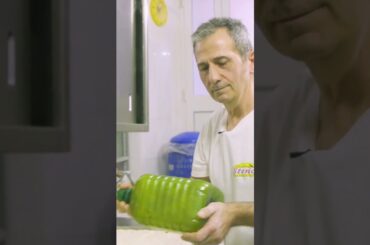 The process behind this Italian focaccia is so satisfying to watch. #ASMR #Focaccia #Baking