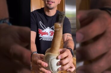 EATING WEIRD SEA CREATURE *ALIVE*... #shorts