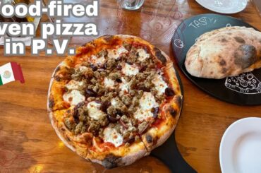 Discovery of a wood fired oven pizza restaurant in Puerto Vallarta !! Right by the beach!