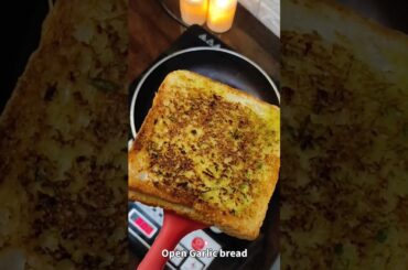 Cheesy Garlic Bread #parveenskitchen #comfortfood #cheesygarlicbreadrecipe #shorts