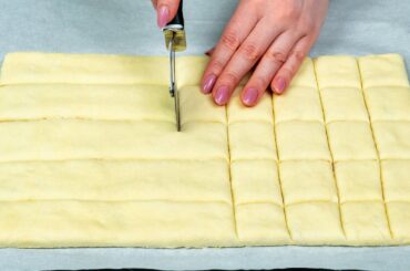 An Italian family taught me this quick aperitif from puff pastry, that always saves me out!