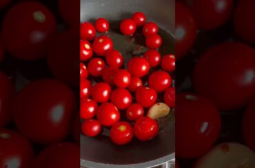 SICILIANI CREATIVI - Spaghetti con cozze e pomodorini - Mussels and tomato spaghetti #shortsrecipe