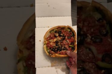 World Famous Giordano's Chicago Deep Dish Pizza #shorts