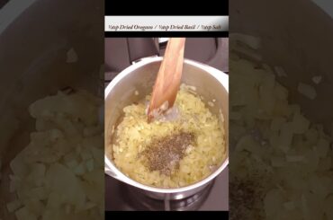 Pizza/Pasta Tomato sauce homemade in minutes #shorts