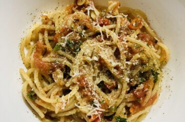 My fav summer tomato-garlic pasta! 🍝
