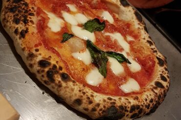 Neapolitan style pizza Queen Marg'