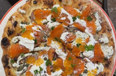 Napoli style pizza with red onion,cream cheese, cold smoked salmon, salmon caviar, capers and parsley leaves