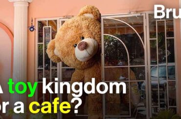 Dining with teddy bears