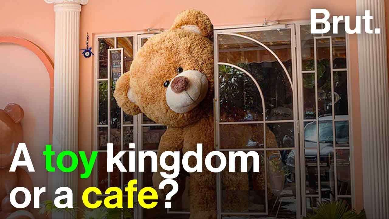 Dining with teddy bears Dining with teddy bears