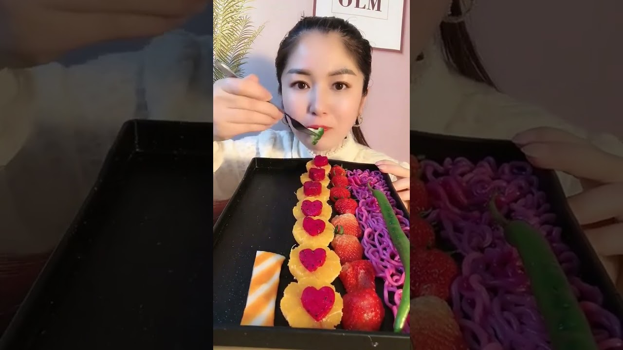 Mukbang Food Dining Challenge with UnCool Dave: Vietnamese-Italian Fusion Exhibition Mukbang Food Dining Challenge with UnCool Dave: Vietnamese-Italian Fusion Exhibition