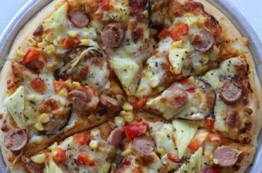 How to make pizza/quick & easy pizza recipe -- Cooking A Dream