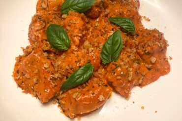 Cheese agnolotti in a spicy vodka cream sauce