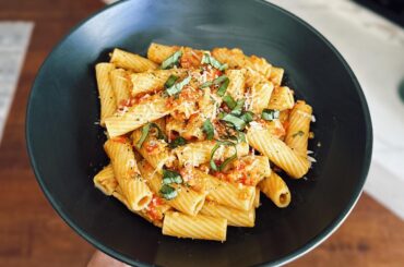 Rigatoni with fresh tomato and basil vodka sauce