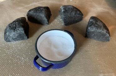 You can’t make a meme outta pasta dough… watch me - squid ink spaghetti, served with scallops in a cherry tomato, onion, and uncured fresh garlic. Start to finish.