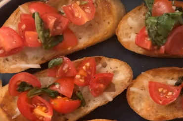 [homemade] Bruschetta, Avocado-Spinach pasta and Parmesan crusted potatoes!
