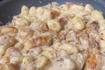 Gnocchi with Chicken with a Cream Sauce