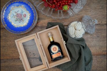 Italian Dessert Recipes From Italy - Meringue Dessert With Fruit and Balsamic