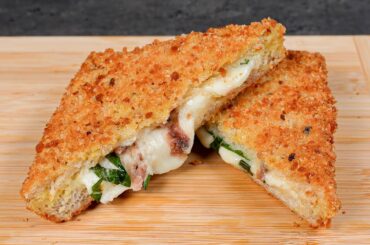Famous Italian Recipe - Mozzarella in Carrozza!