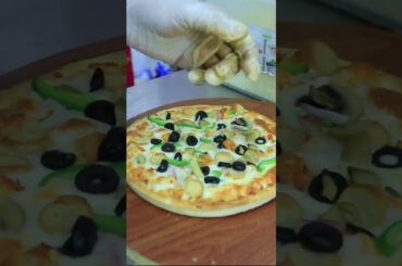 #pizza #food #italianfood #pizzaria #Shorts